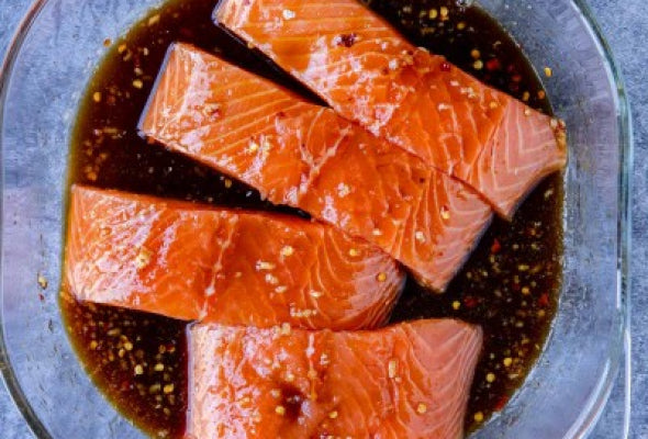 Marinated Spicy Salmon (9 pcs)