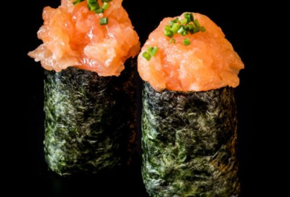 Spicy Salmon (2 Pcs)